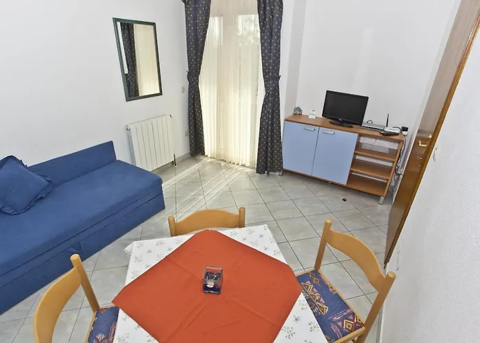 And By The Sea Brela, Makarska - 6056 게스트하우스 3*